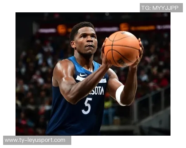 爱德华兹首节表现抢眼却因五次失误影响球队表现